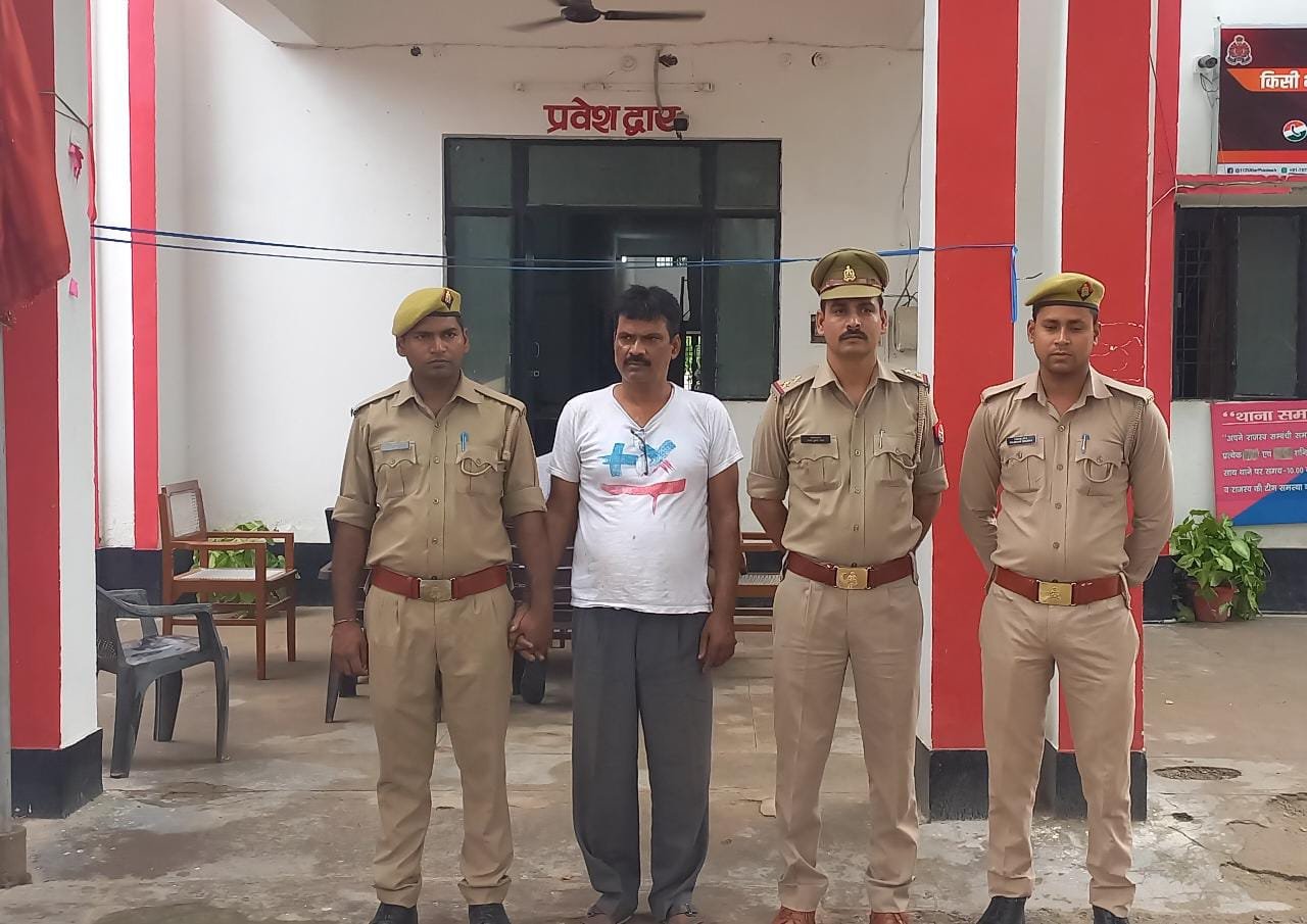 Raibareli- ऊंचाहार पुलिस नें 25 हजार का इनामिया को गिरफ्तार कर भेजा  जेल