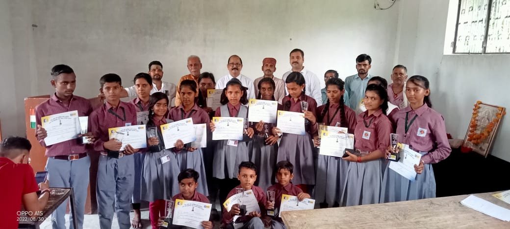 रायबरेली-पंडित जगदीश प्रसाद इंटर कॉलेज में एलआईसी द्वारा मेधावियों का किया गया सम्मान,,,