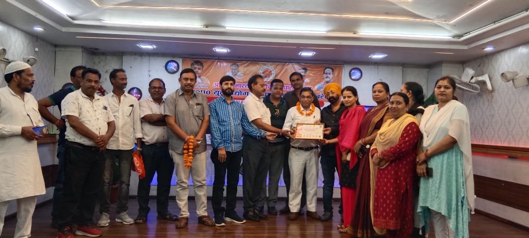 Raibareli-व्यापारियों ने सम्मान समारोह का किया आयोजन