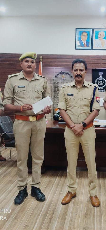 Raibareli-बहादुरी का परिचय देने वाले पांच पुलिसकर्मियों को पुलिस अधीक्षक ने किया सम्मानित