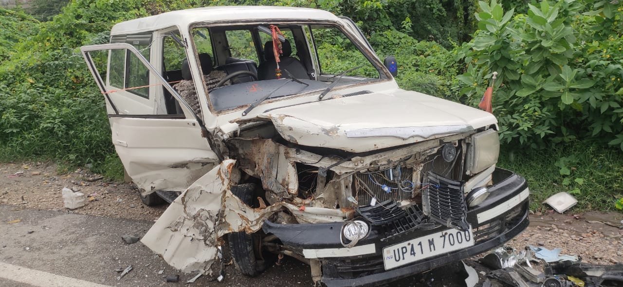 रायबरेली- स्विफ्ट वा क्वालिस की टक्कर से कार सवार पांच लोग घायल,दो की हालत नाजुक,,