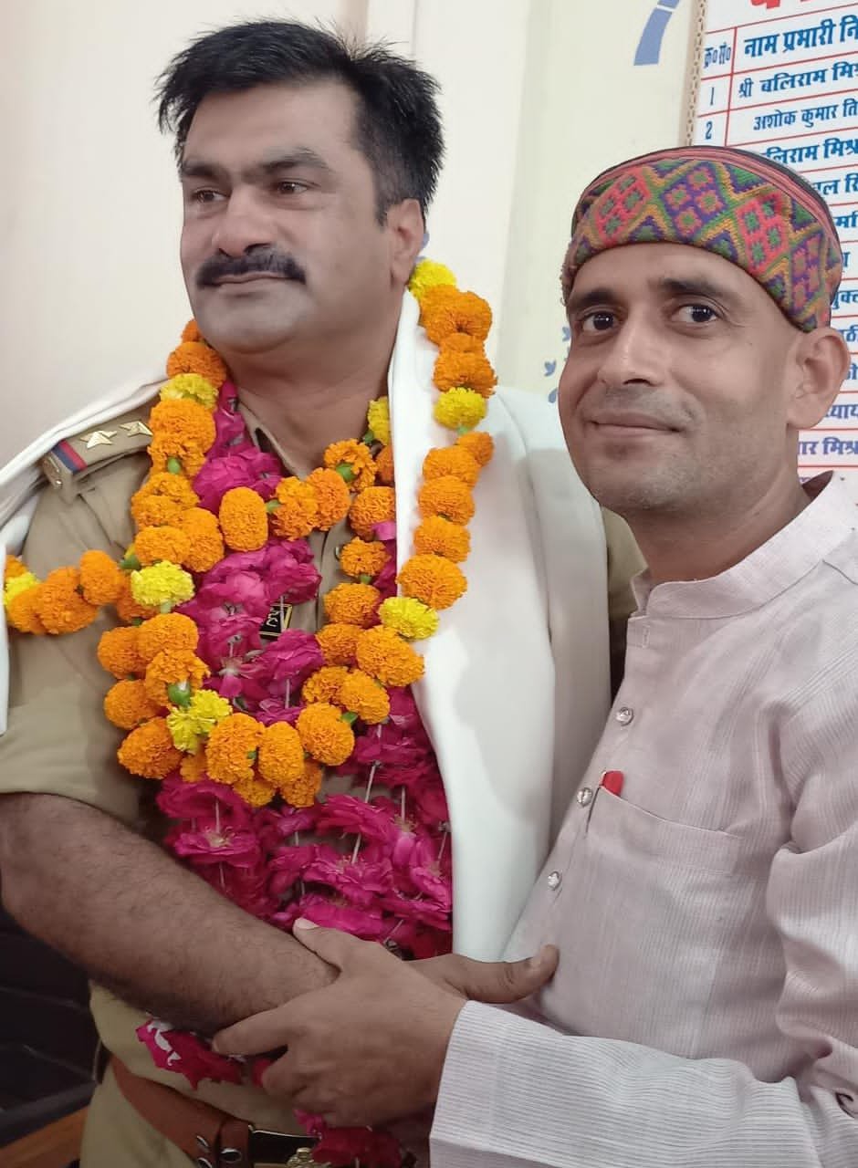 रायबरेली-कोतवाल शिवशंकर सिंह की विदाई में रो पड़े लोग,,,,,