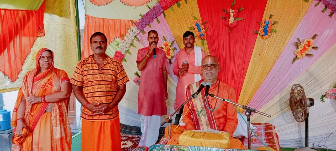 Raibareli-जब कोई भगवान को न पाकर विरह में होता है तो श्रीकृष्ण उस पर अनुग्रह करते हैं,उसे दर्शन देते हैं : आचार्य शिव प्रसाद शुक्ल*