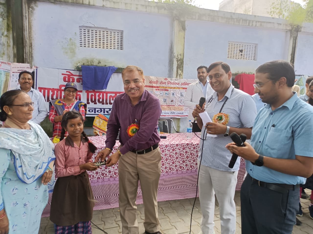 Raibareli-विश्व रेबीज दिवस पर एम्स के डॉक्टरों की टीम ने स्कूली बच्चों को किया जागरूक।