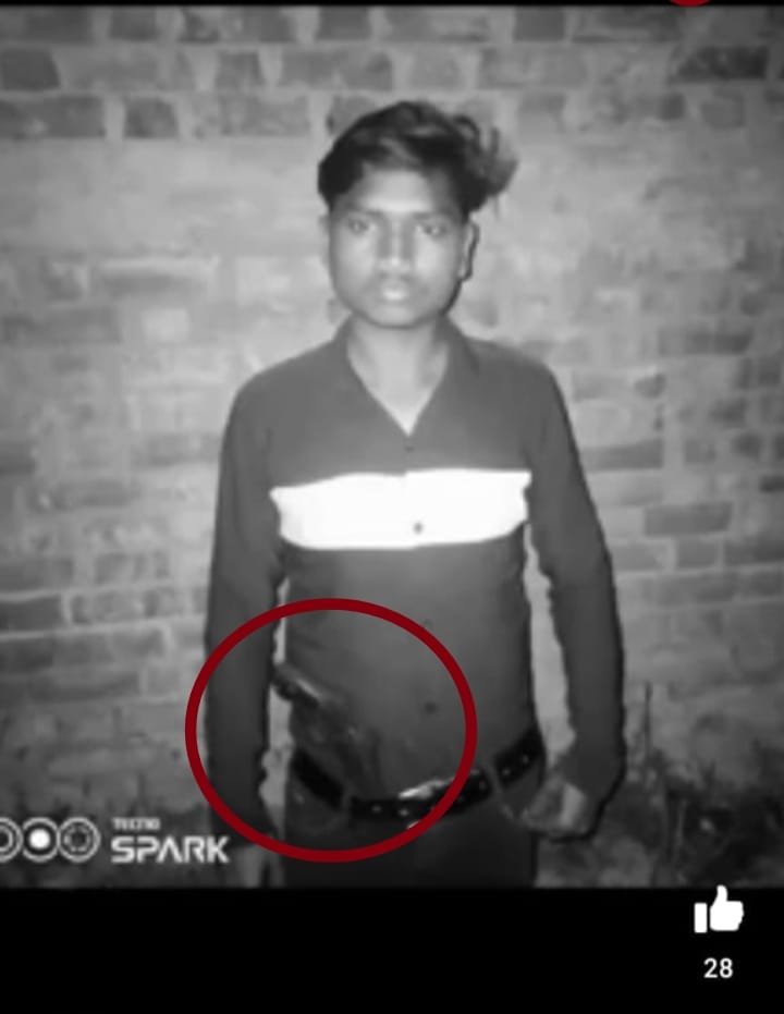 Raibareli-अवैध असलहे के साथ युवक का फोटो सोशल मीडिया पर हो रहा वायरल*