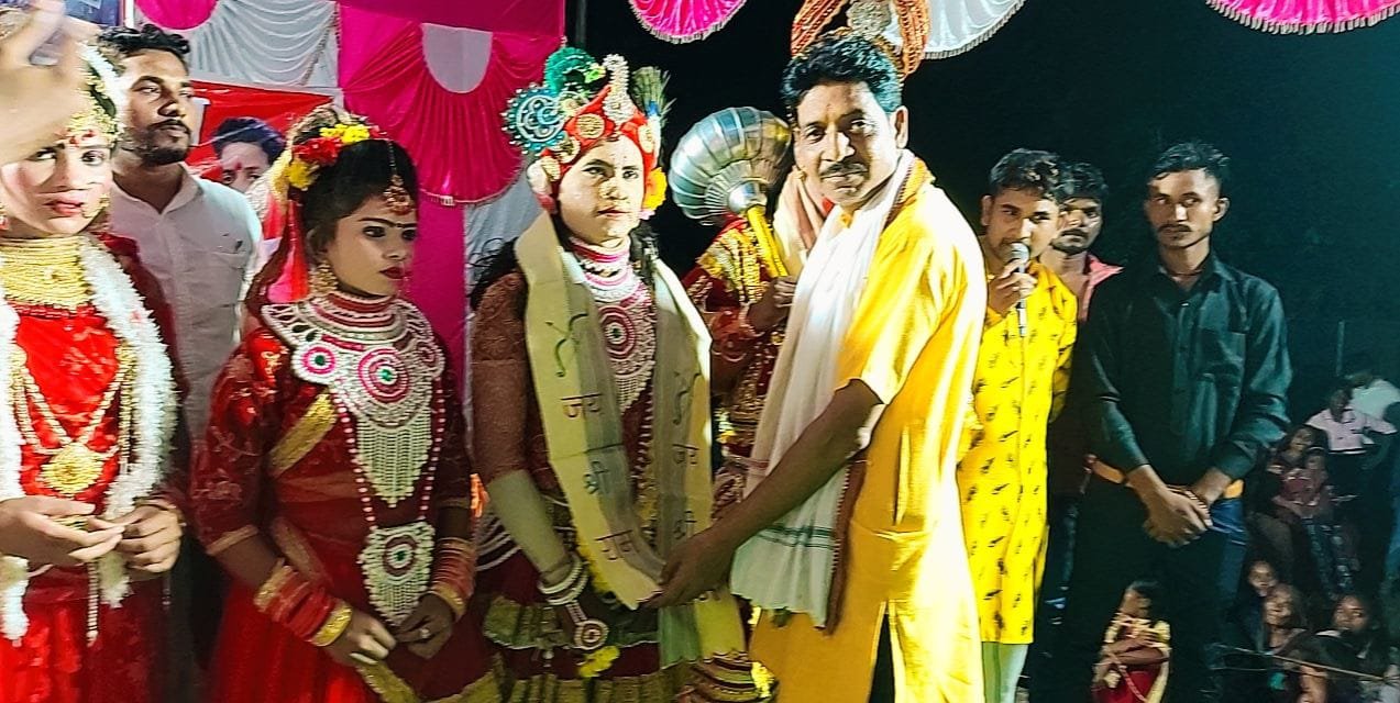 Raibareli-भाजपा पिछड़ा मोर्चा के जिला उपा अध्यक्ष का दुर्गा पूजा पंडाल में भव्य स्वागत किया गया।