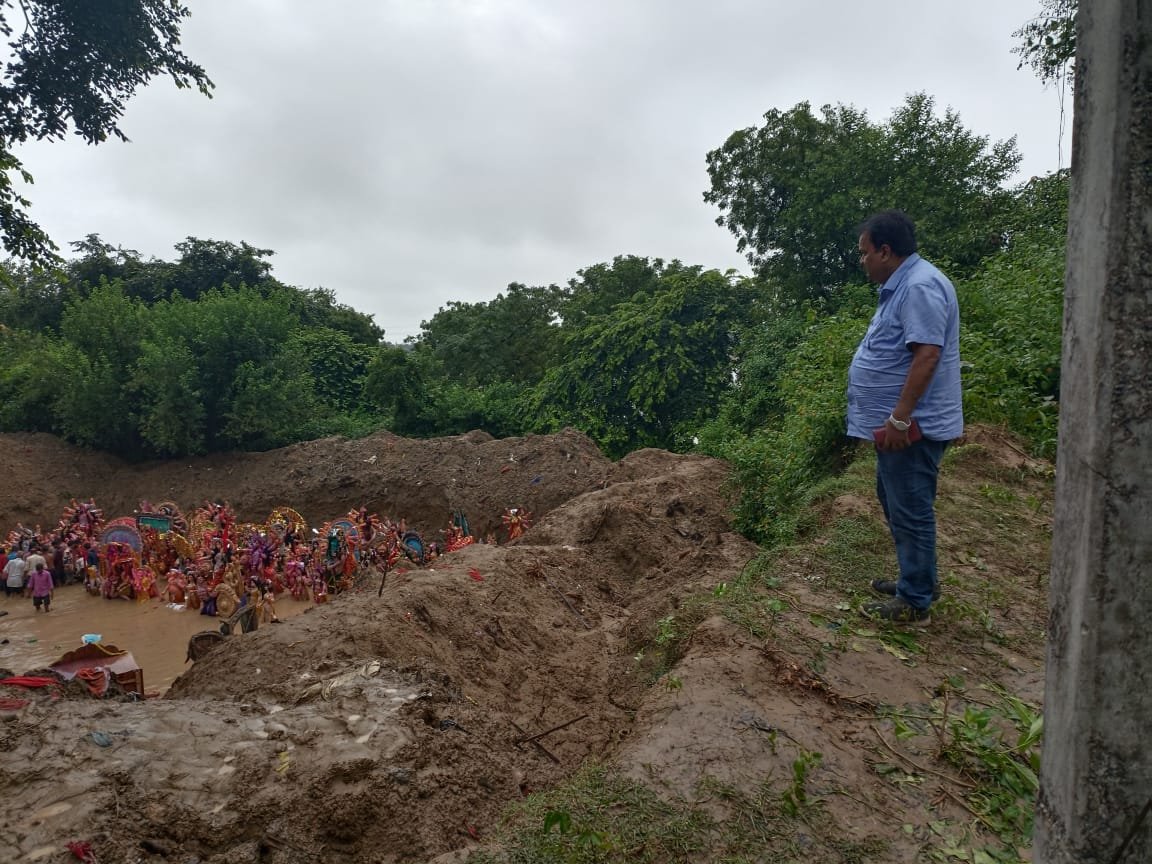 रायबरेली-प्रशासन की मौजूदगी के बीच भक्तों ने गाजे बाजे के साथ देवी मूर्ति का किया विसर्जन
