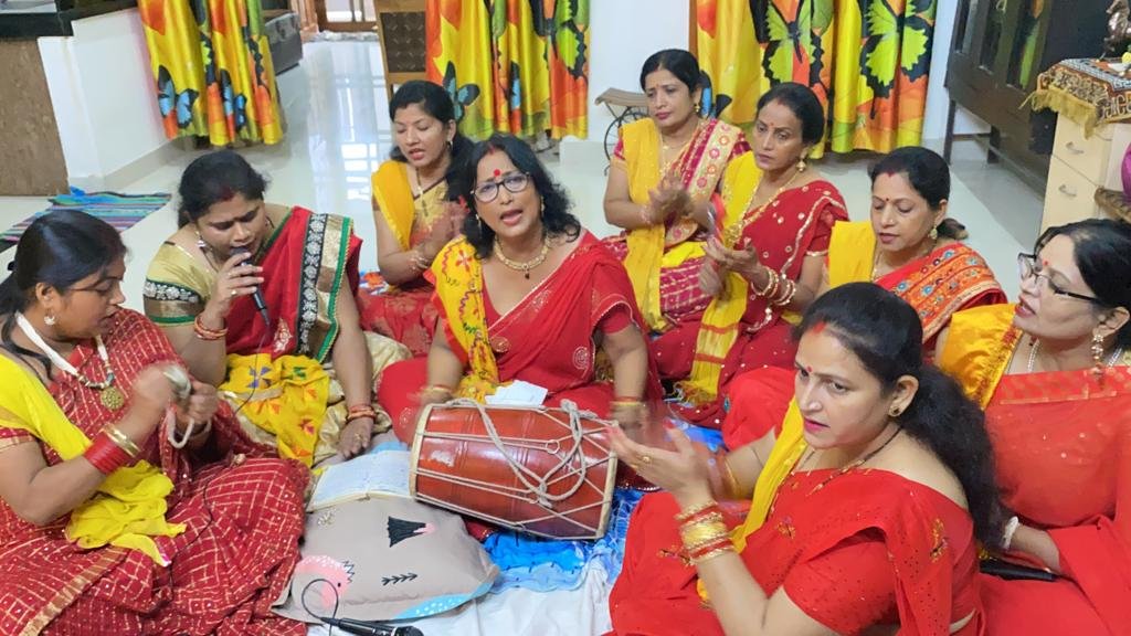 समाजसेवी रजनी प्रकाश के आवास पर डांडिया एवं भजन कीर्तन कार्यक्रम आयोजित