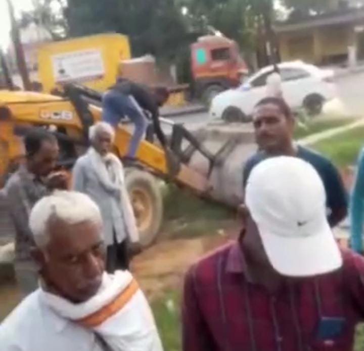 रायबरेली-वगैर मुआवजा दिए घर गिराने कांग्रेसी नेता के घर पहुंची एनएच टीम,,,,,