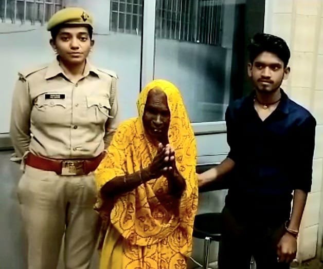 Raibareli-बछरावां कस्बे में घूम रही अर्ध विक्षिप्त वृद्ध महिला को पुलिस ने किया घरवालों को सुपुर्द