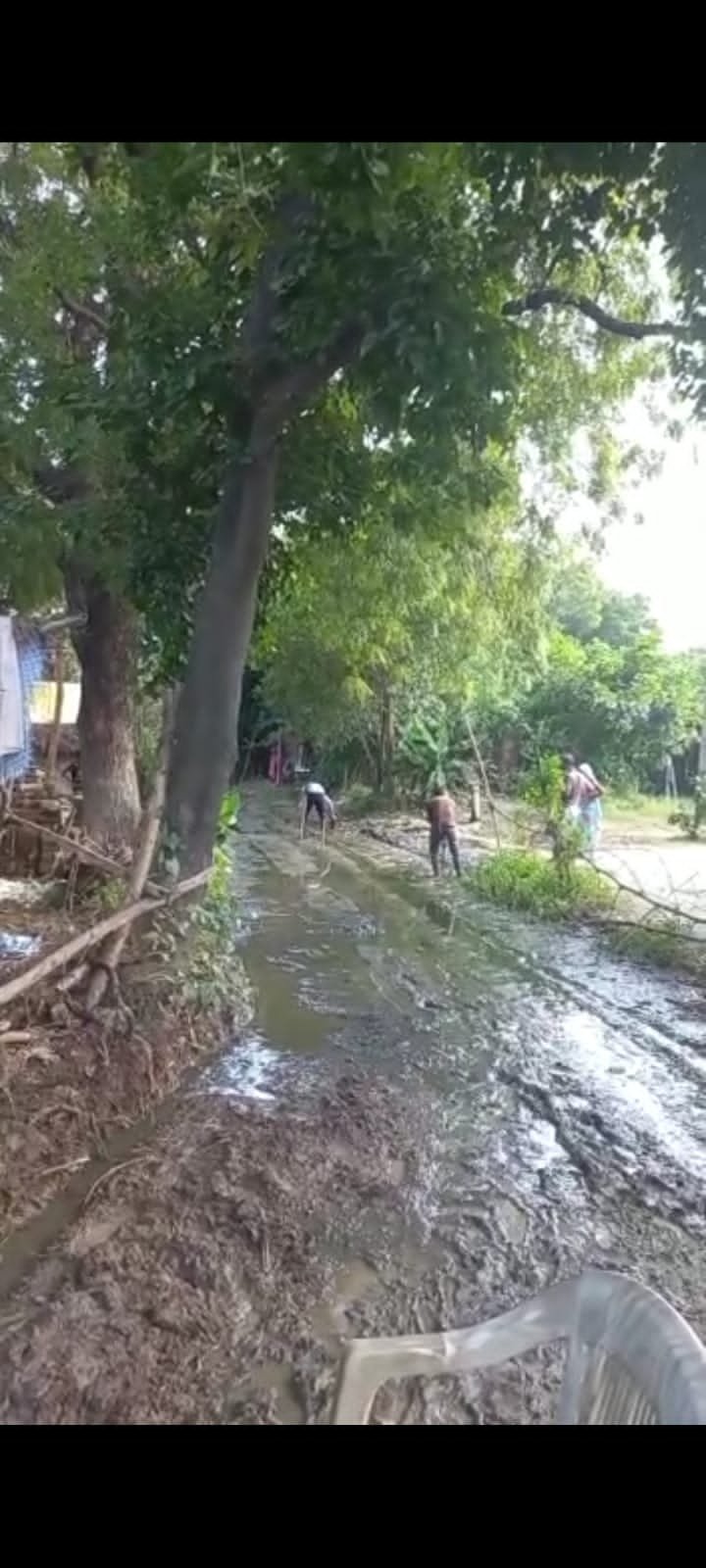 Raibareli-सरहंगो द्वारा बंद किए गए रास्ते को कोतवाल ने खुलवाया।