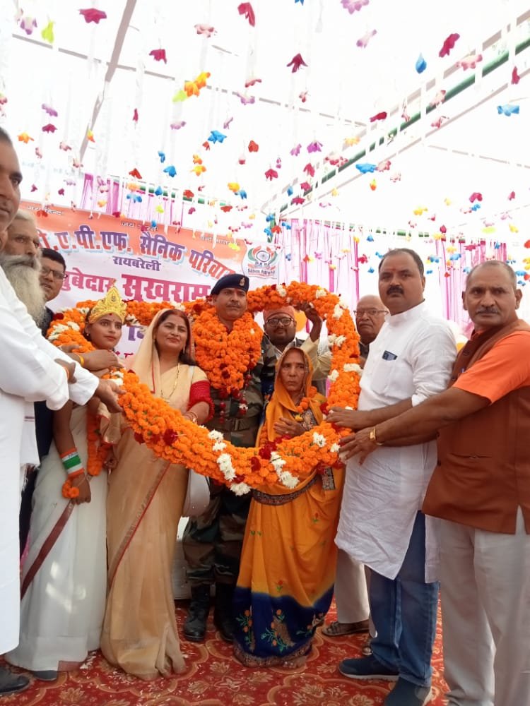 Raibareli-सेवानिवृत्त सूबेदार सुखराम यादव का ग्रह जनपद में हुआ जोरदार स्वागत