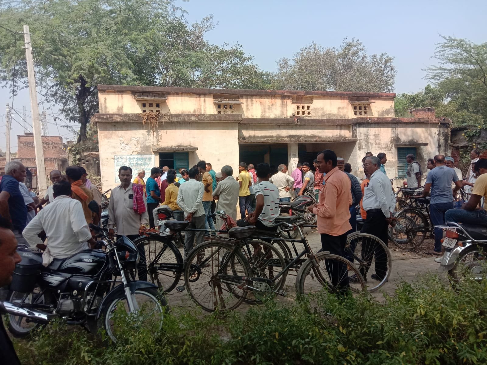 रायबरेली-साहब नहीं मिल रही डीएपी खाद,कैसे हो गेहूं की बुवाई*