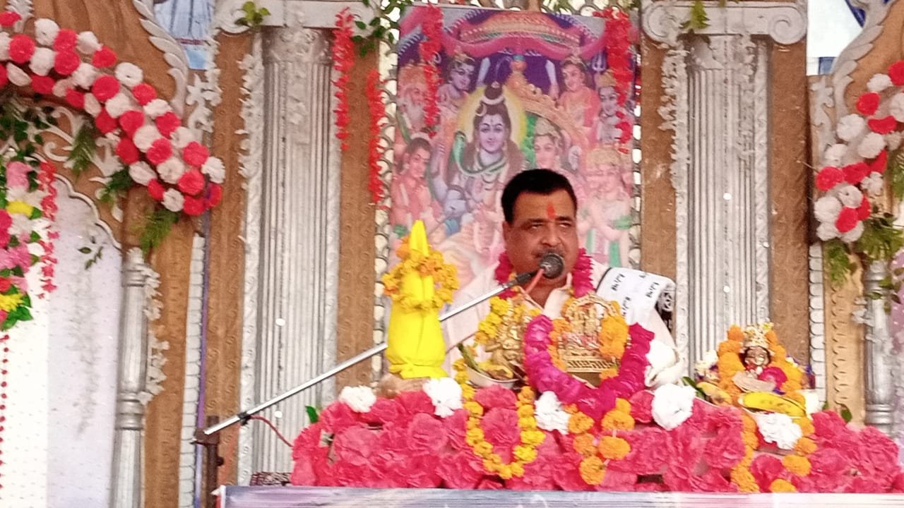 Raibareli-बाबा माधव दास मंदिर पर संगीत मय सात दिवसीय राम कथा का शुभारंभ हुआ।