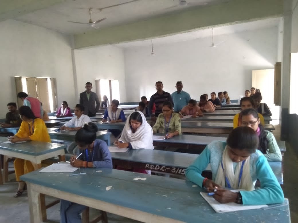 Raibareli-महाविद्यालय में निबंध प्रतियोगिता का हुआ आयोजन