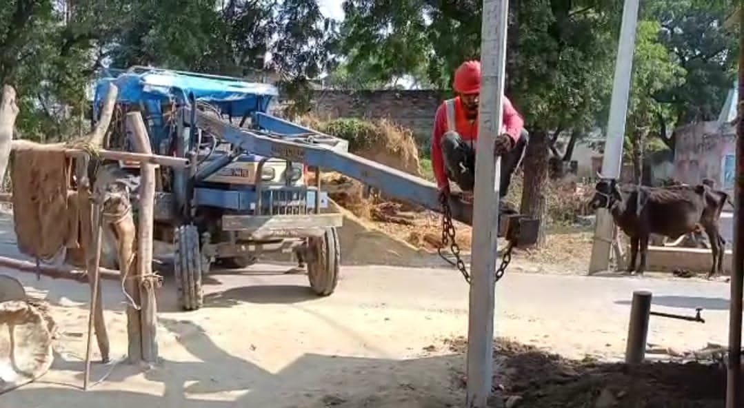 Raibareli-विद्युत विभाग द्वारा जर्जर लाइनों का किया जा रहा है नवीनीकरण