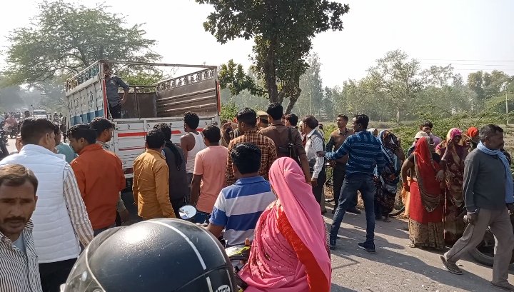 Raibareli-भीषण सड़क हादसा ,एक की मौत दो घायल,चालक फरार*