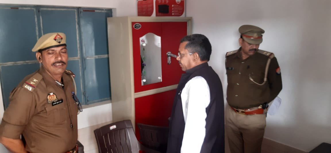 Raibareli-बेखौफ चोरों ने पंचायत भवन गोविंदपुर को निशाना बनाकर पार कर दिया 1 लाख का सामान