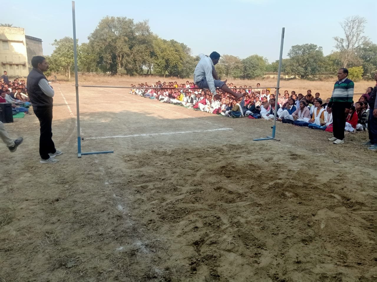 Raibareli-तीन दिवसीय खेलकूद के दूसरे दिन छात्रों की लंबी कूद एवं ऊंची कूद प्रतियोगिता हुई संपन्न*