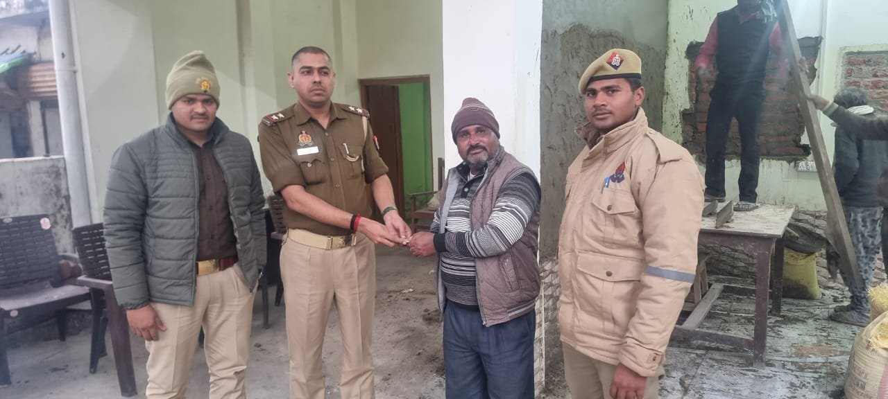 Raibareli-चौकी इंचार्ज अनिल यादव की दरियादिली आई सामने