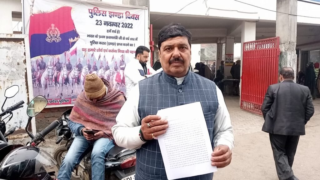 रिटायर्ड फौजी की एसपी से फरियाद, झूठे मुकदमे में फंसने से बचा लो कप्तान साहब