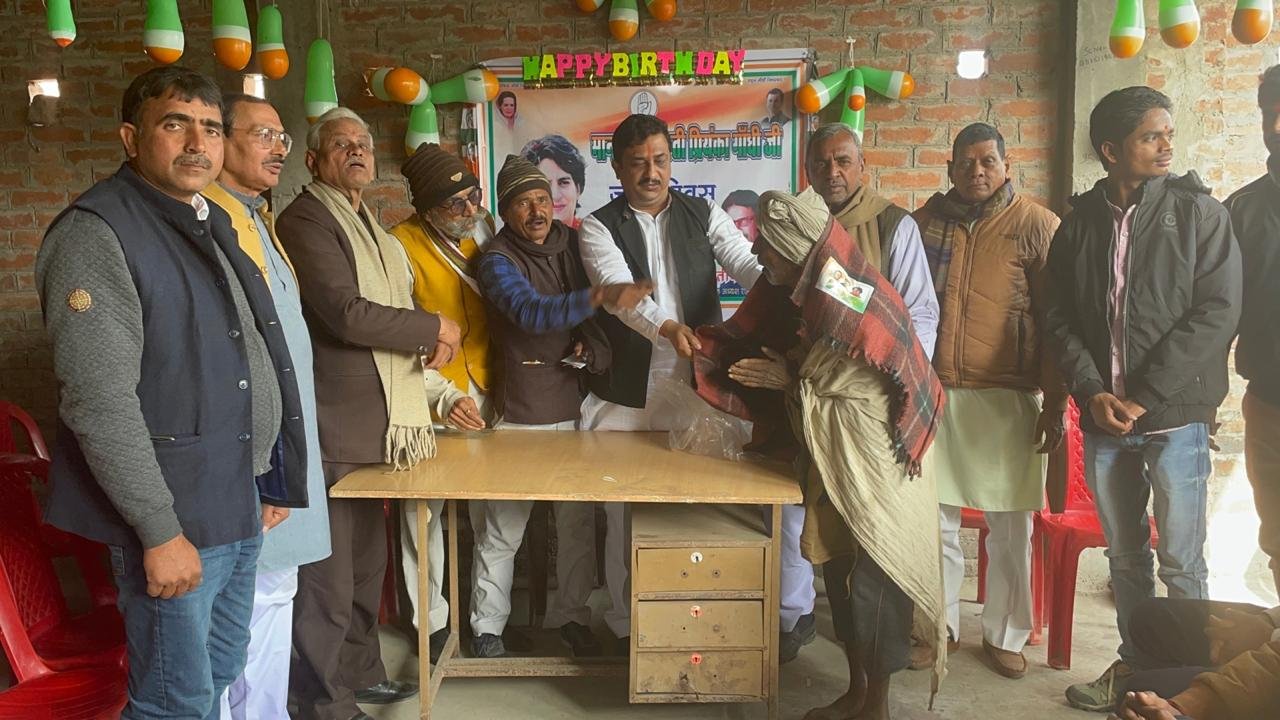 Raibareli-पूर्व प्रत्याशी अतुल सिंह ने प्रियंका गांधी का भव्य तरह से मनाया जन्मदिन