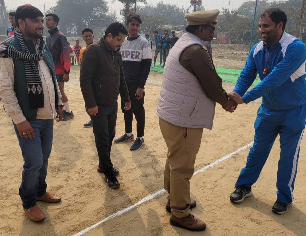 Raibareli-खेलकूद प्रतियोगिता से युवाओं को आगे बढ़ने का मिलता है मौका --नारायण कुशवाहा