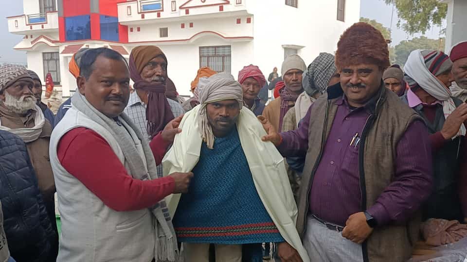 Raibareli-गरीबों को सर्दी में राहत दिलाने से बढ़कर कोई पुण्य का कार्य नहीं है : खिन्नी सिंह*