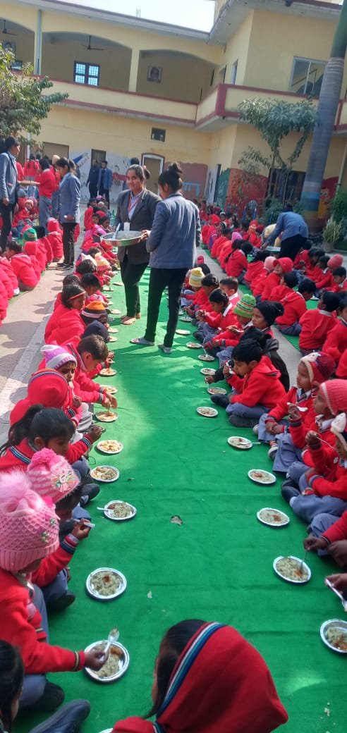 Raibareli-खिचड़ी भोज का किया गया आयोजन