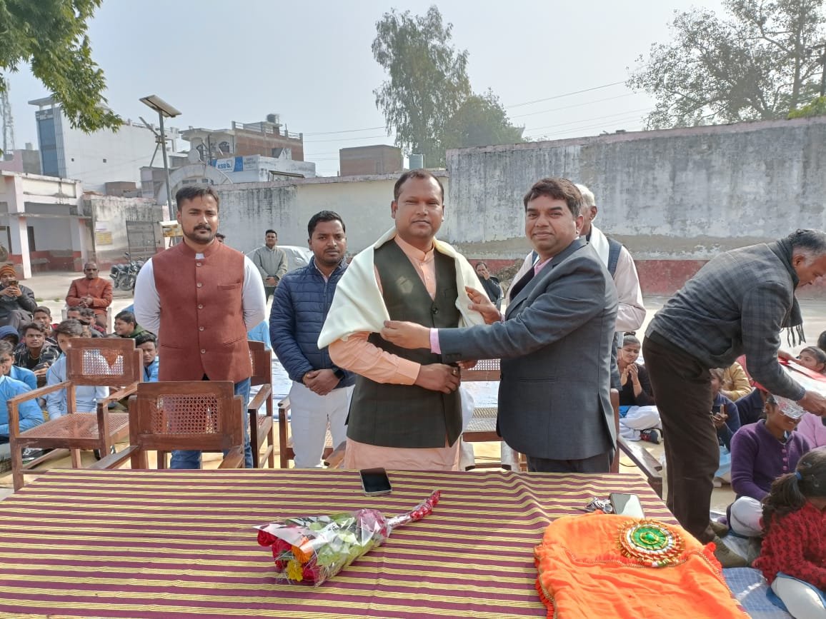 Raibareli-बोर्ड परीक्षा की तैयारी पर प्रधानमंत्री की टी वी पर हुई चर्चा को सर्वोदय के बच्चों ने सुना।