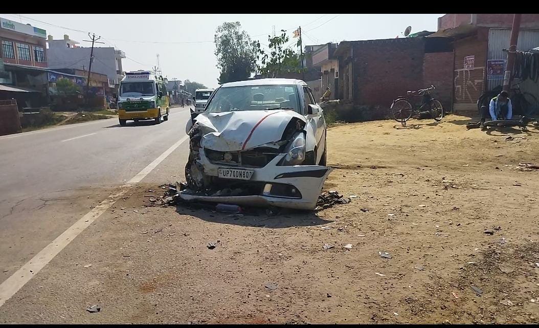 Raibareli-2 कारों में  भिड़ंत एक की हालत गंभीर जिला अस्पताल रेफर