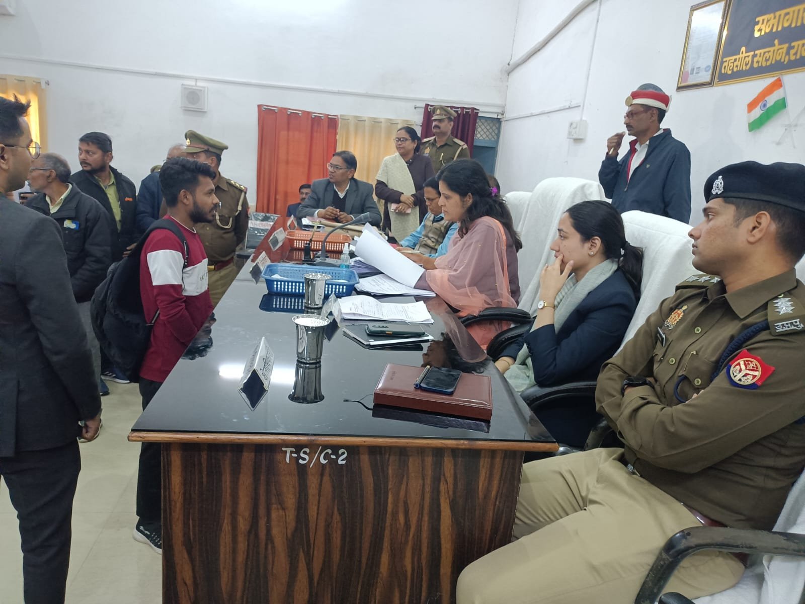 Raibareli-संपूर्ण समाधान दिवस के मौके पर 12 मामलों का निस्तारण मौके पर किया गया।