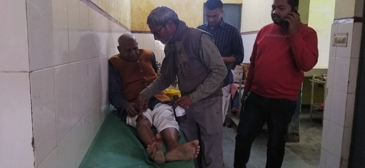 Raibareli-पिकअप ने मारी बुजुर्ग को टक्कर चल रहा है इलाज*