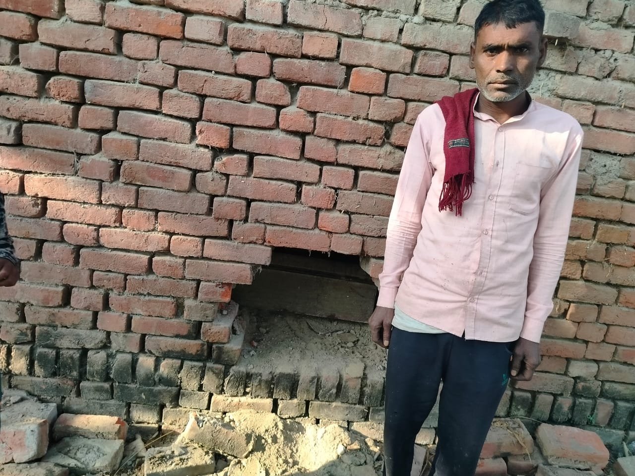 Raibareli-चोरों ने नकब लगाकर नकदी समेत लाखों रुपए का माल किया पार