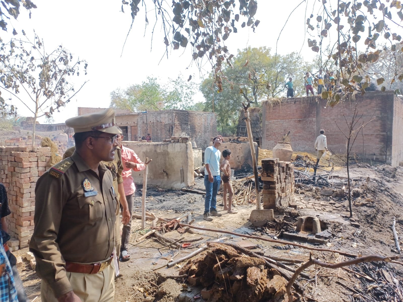 Raibareli-बच्चों के खेल में लगी आग ने मचाया तांड़व*