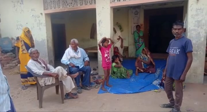 Raibareli-फांसी के फंदे से झूलकर अधेड़ ने मौत को लगाया गले,मचा हड़कंप*