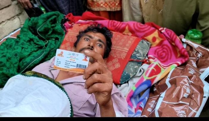 रायबरेली-ट्रेन हादसे में दोनो पैर गवा चुके हारून, नही करा पा रहा इलाज,,,,?