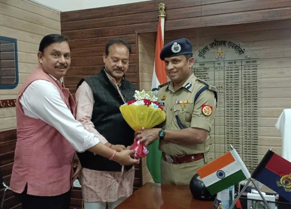 Raibareli-व्यापारियों ने एडीजी जोन का किया भव्य स्वागत