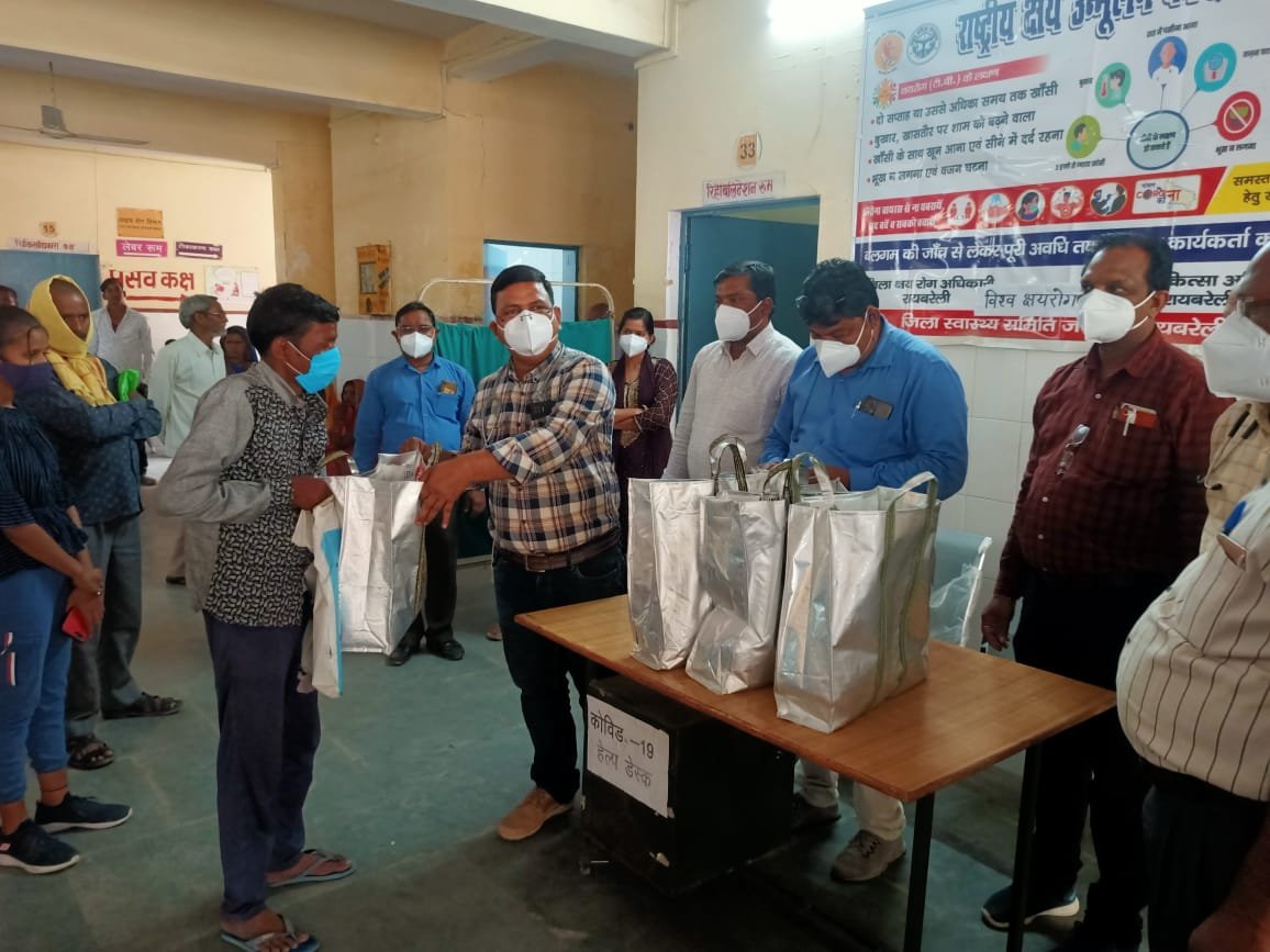 Raibareli-विश्व क्षय रोग दिवस पर क्षय ग्रस्त रोगियों को वितरित की गई पुष्टाहार किट