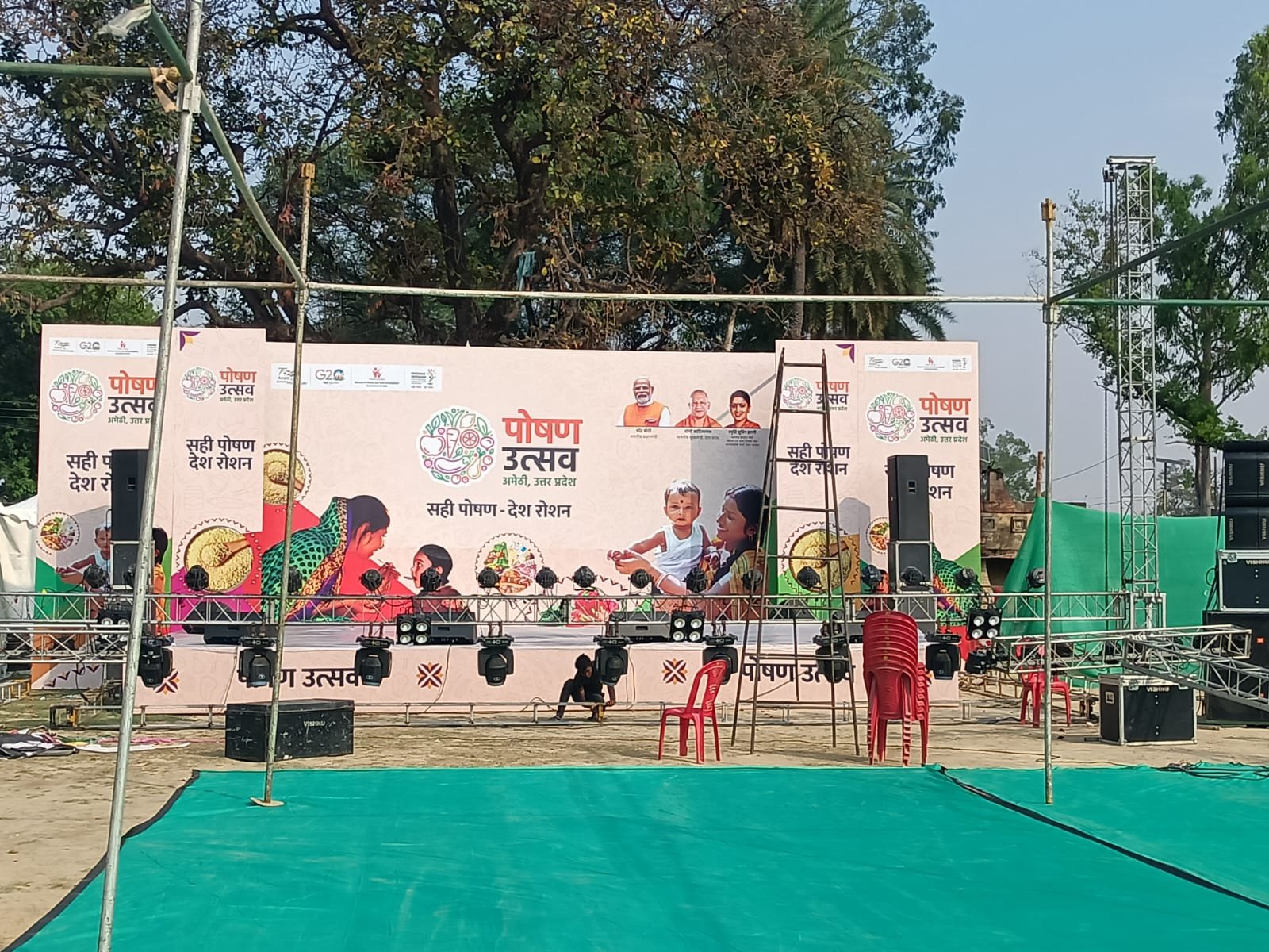 Raibareli-महिला एवं बाल विकास पुष्टाहार द्वारा लगाई जा रही प्रदर्शनी की तैयारी जोरों पर।