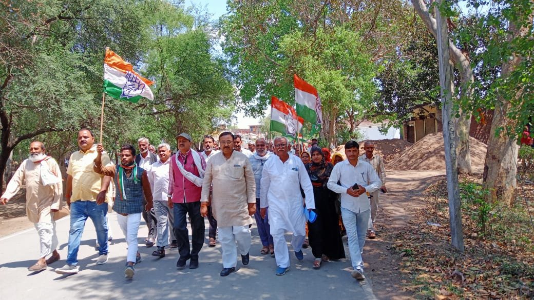 Raibareli-खंड विकास अधिकारी को कांग्रेसियों ने दिया ज्ञापन