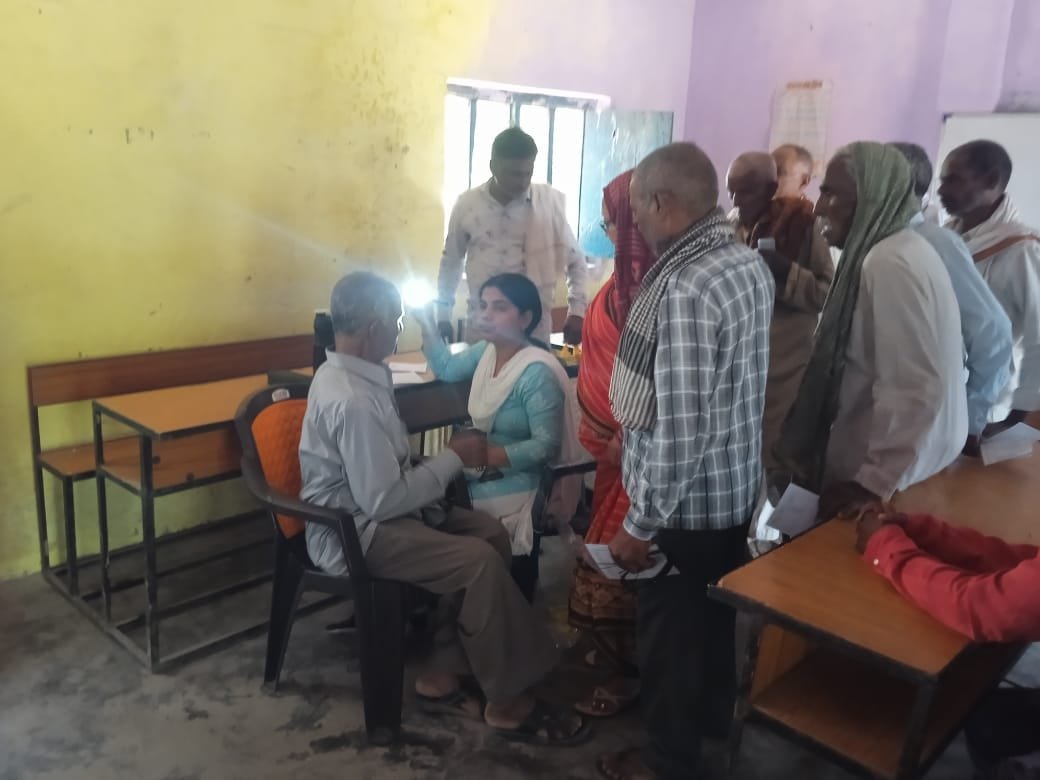 Raibareli-निःशुल्क नेत्र चिकित्सा शिविर में की गयी 102 नेत्र रोगियों के आंखों की जाँच*