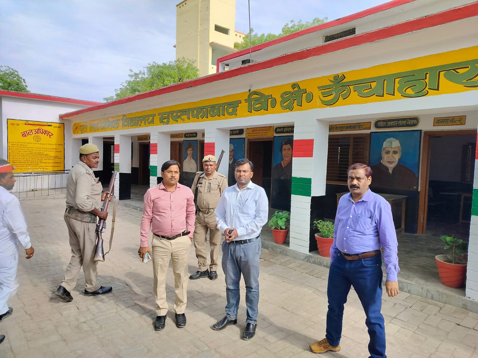 रायबरेली-नगर पंचायत चुनाव को लेकर एसडीएम ने किया बूथ का किया निरीक्षण