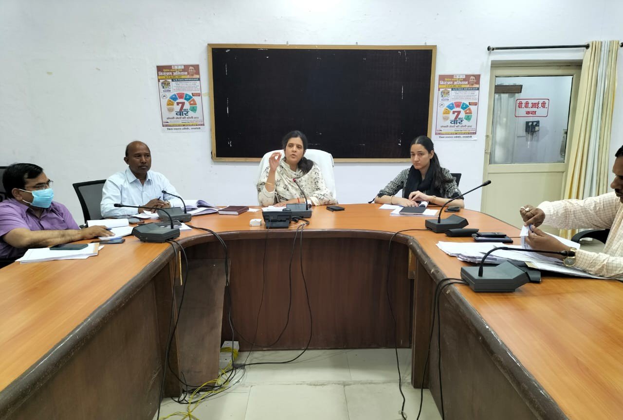 Raibareli-ग्रामीण क्षेत्रों की समस्याओं के निस्तारण में गुणवत्ता का दें विशेष ध्यान