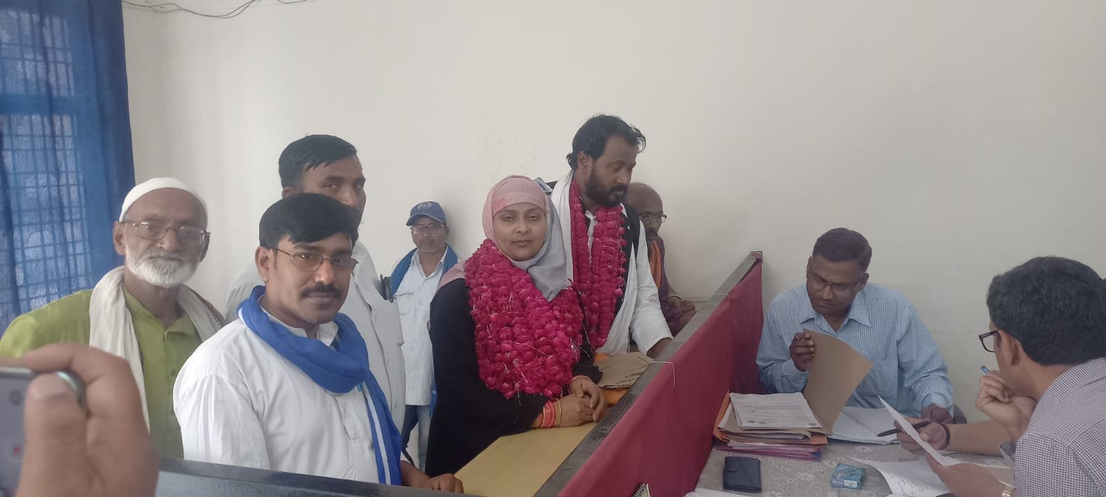 रायबरेली-बहुजन समाज पार्टी की समर्थित वा एक निर्दलीय उम्मीदवार ने किया नामांकन