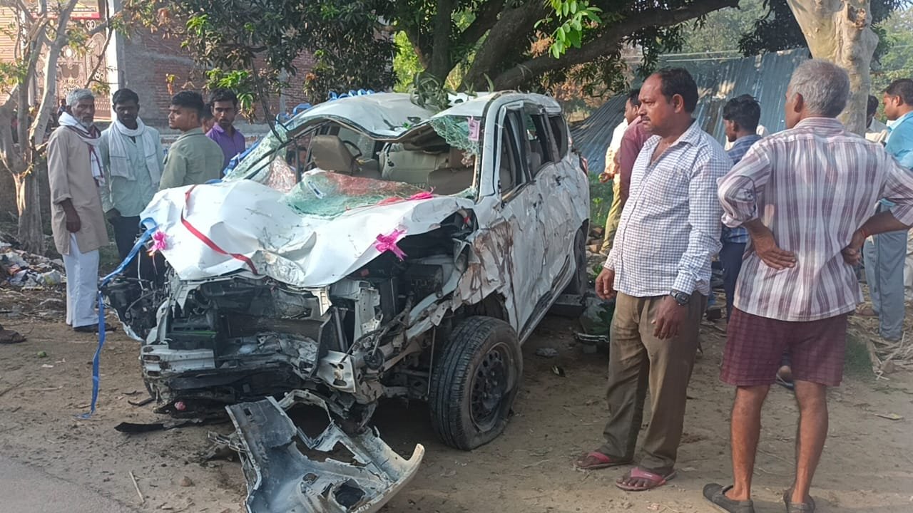 Raibareli-बारातियों से भरी अर्टिगा कार अनियंत्रित होकर पलटी एक की मौत 4  गंभीर रूप से घायल।