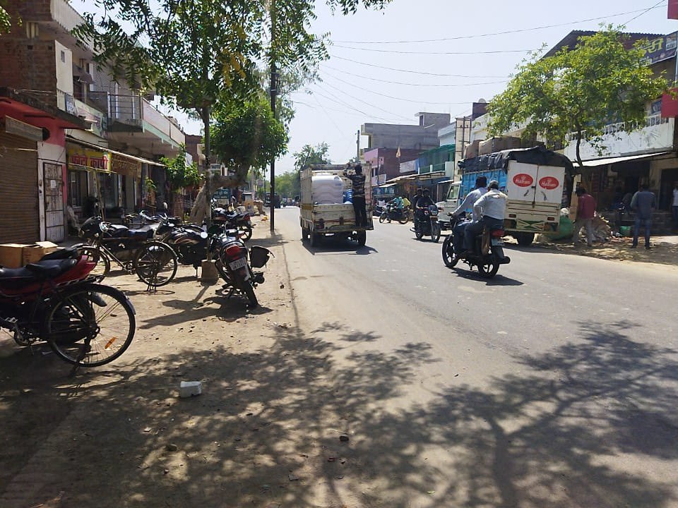 रायबरेली-साप्ताहिक बंदी : बाजारों में नहीं दिखा निर्देशों का असर, बंदी के दिन भी खुले रहे बाजार* 