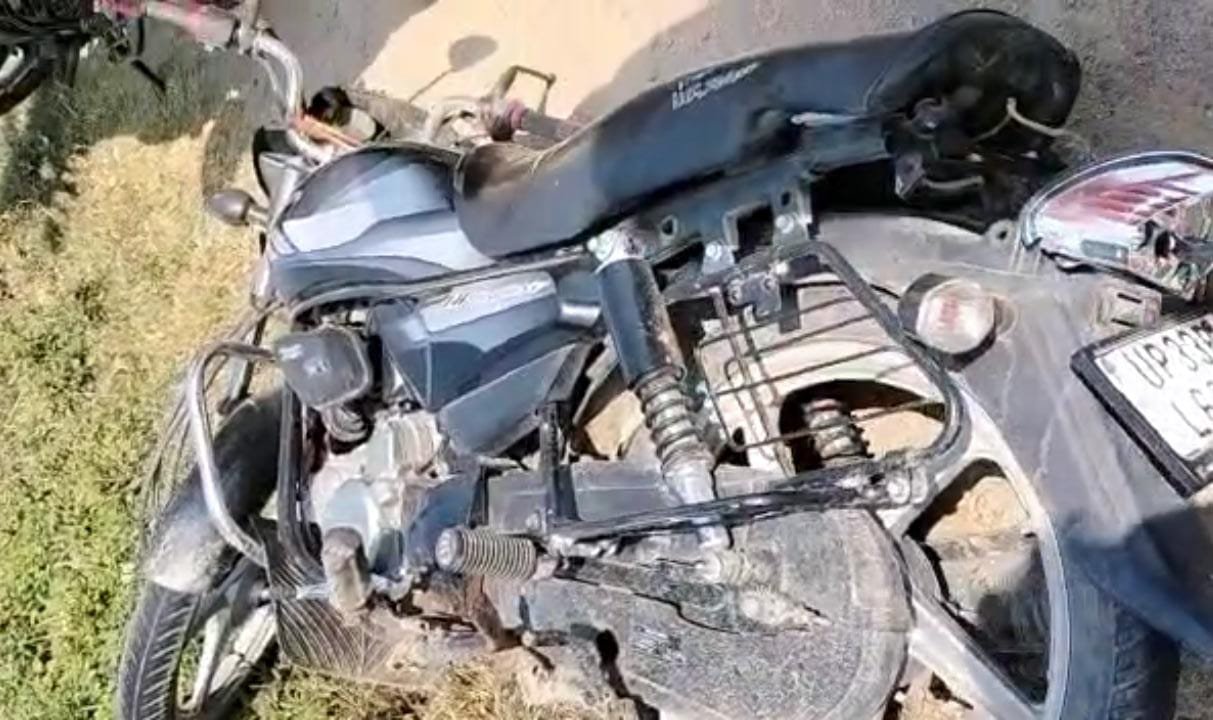 रायबरेली- स्विफ्ट डिजायर कार ने बाइक में मारी जोरदार टक्कर बाइक सवार युवक की हुई मौत,,,