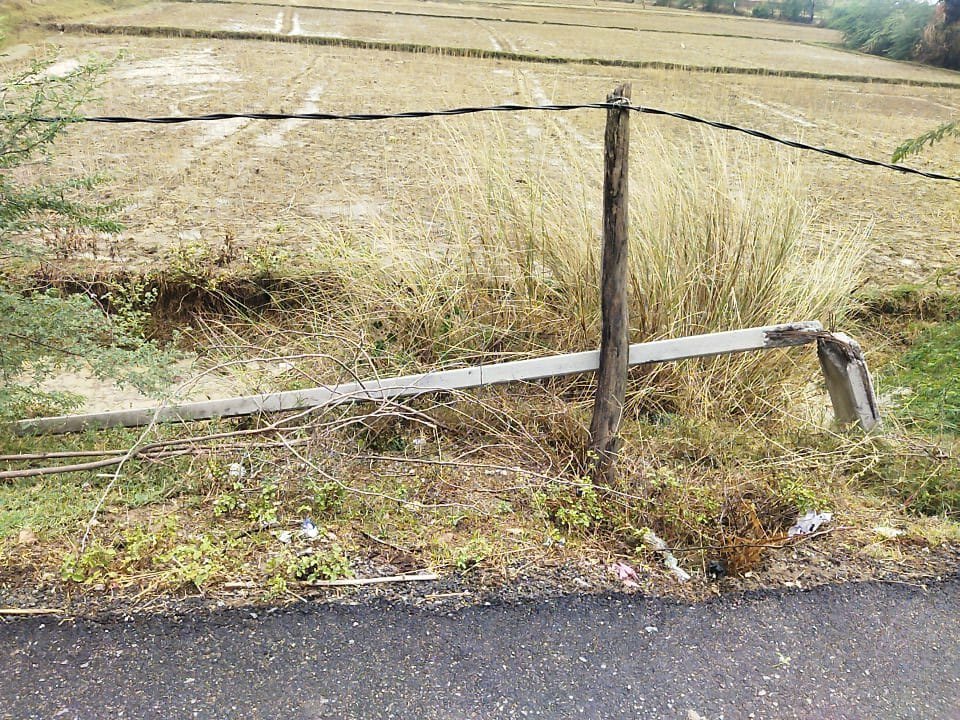 Raibareli-36 घंटे बीतने के बाद भी गांव तक नहीं पहुंची विद्युत आपूर्ति।