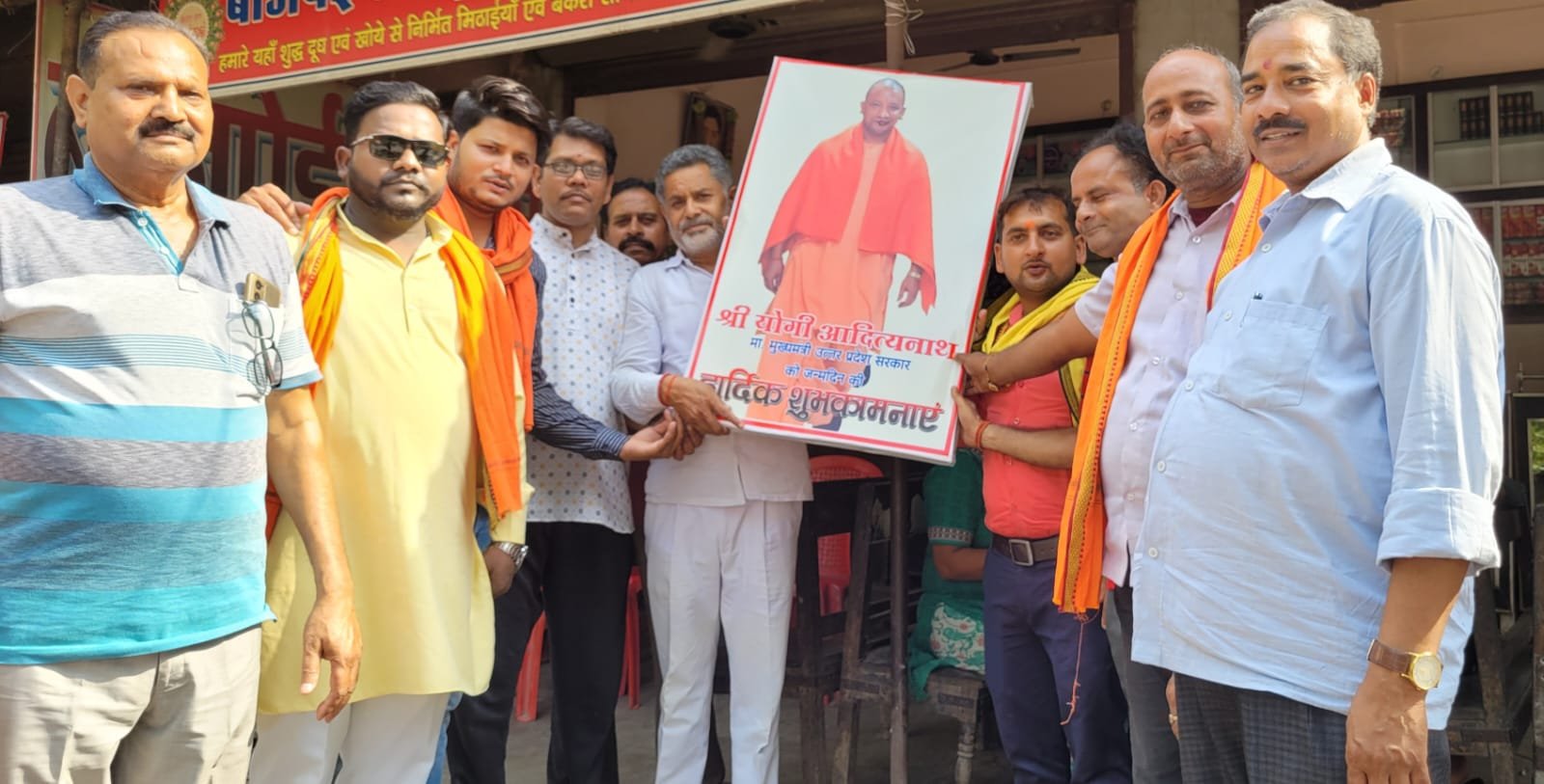 Raibareli-केक काटकर मनाया गया मुख्यमंत्री योगी आदित्यनाथ का जन्म दिवस*